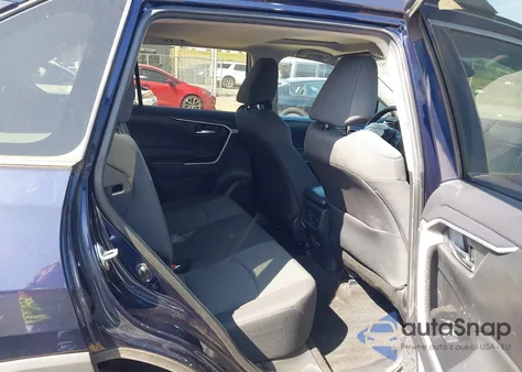 2021 Toyota Rav4 Xle z USA, uszkodzony, nr VIN 2T3P1RFV4MW190678